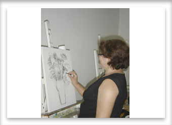 Maria Helena desenhando na tela